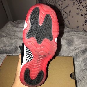 Jordan 11 breds size 5y